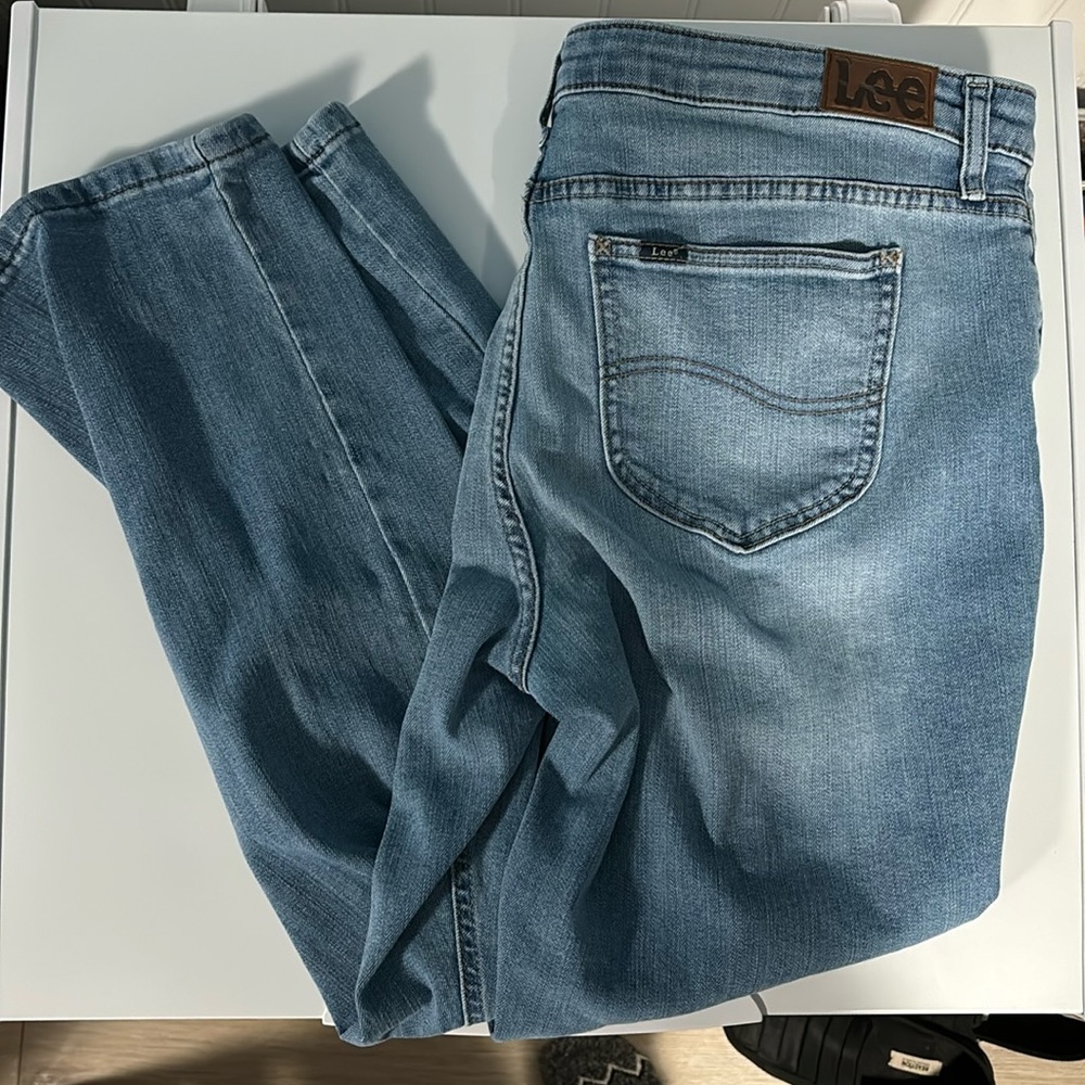 Lee Women’s Jeans Regular Fit Straight Leg Mid Rise size 18 Short